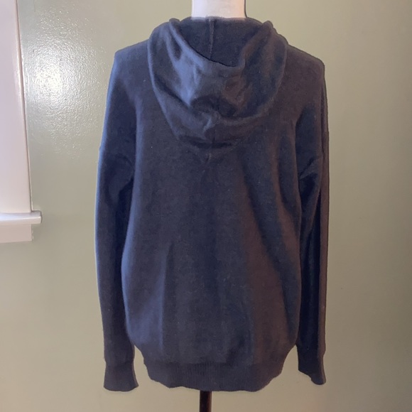 Harper lane Gray hooded sweater with pockets grommet details size M - Picture 7 of 13